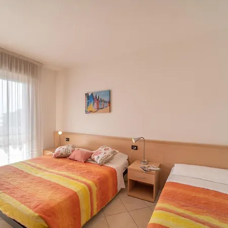 Residenza Puerto Do Sol アパート リニャーノ・サッビアドーロ